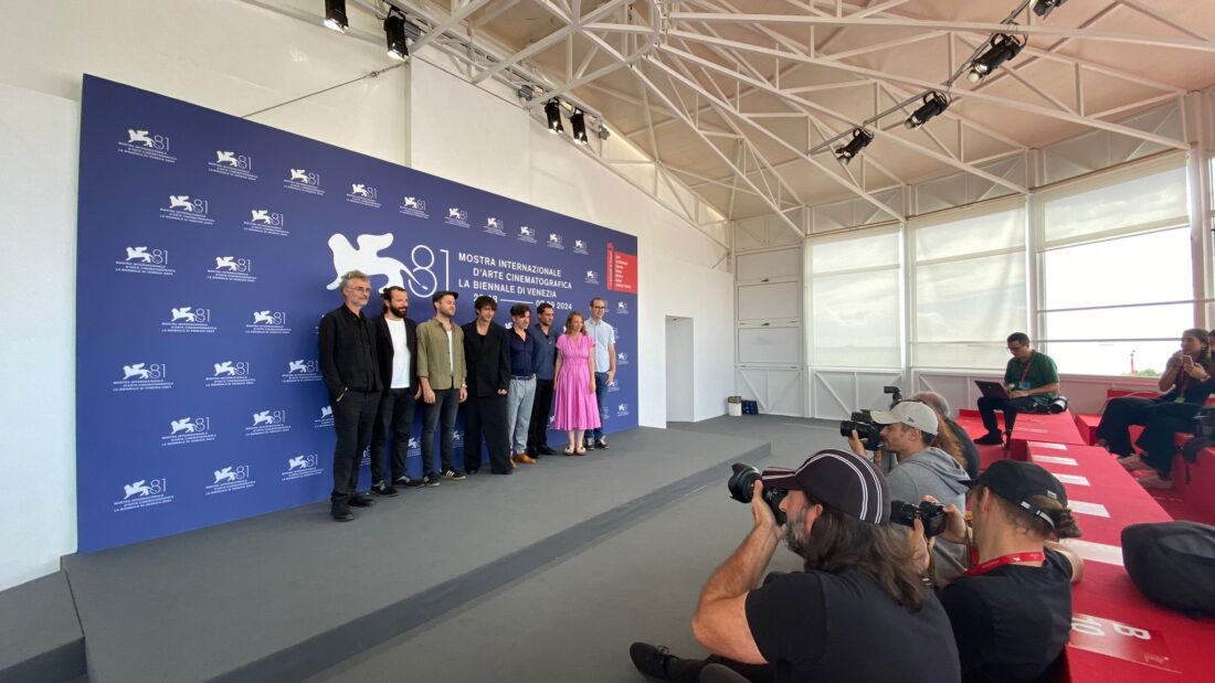Das Team von „Edge of Night“ beim Photocall in Venedig