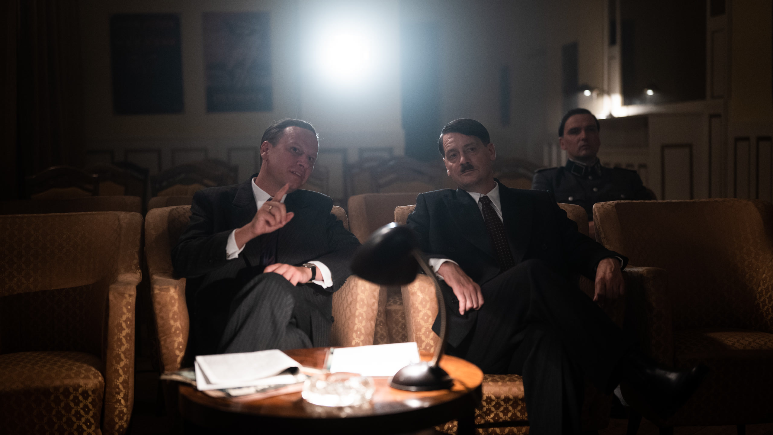 Goebbels und Hitler im Vorführraum
